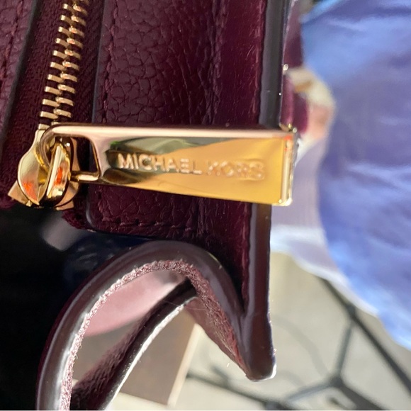💃HP💃!Micheal Kors Hamilton, dust bag, shoulder strap never used, lock and key - Picture 3 of 15